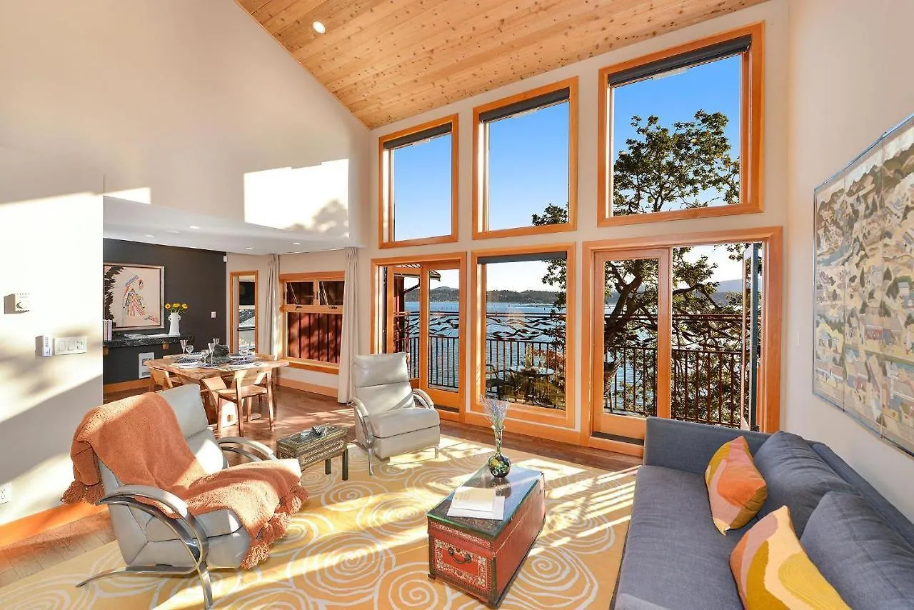 Salishan Tree House Suite Cowichan Bay