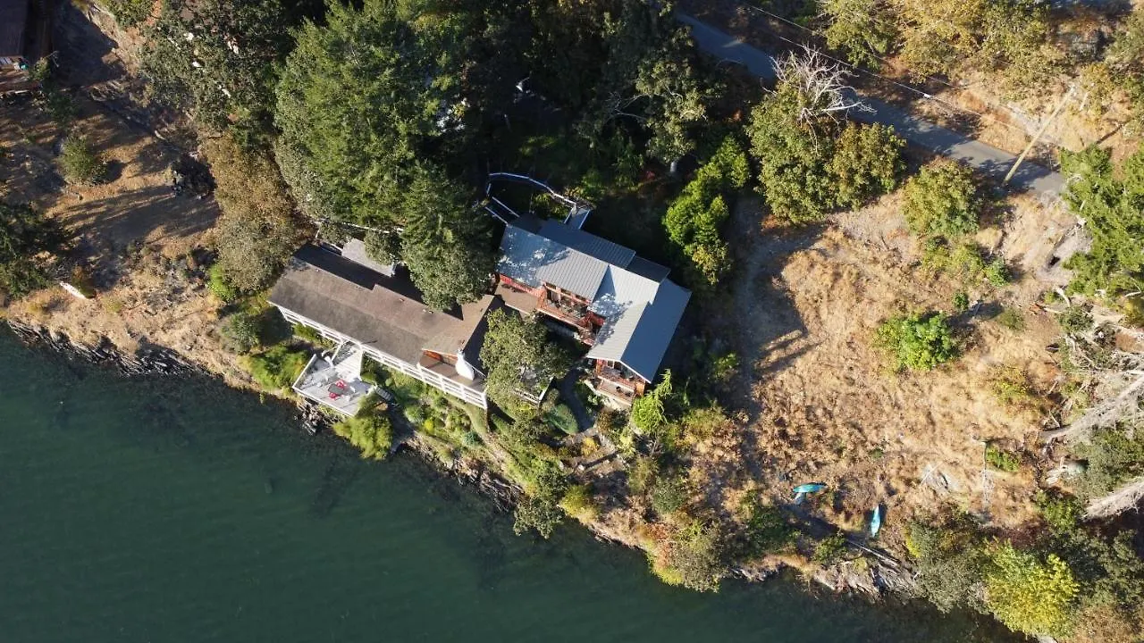 Salishan Tree House Suite Cowichan Bay
