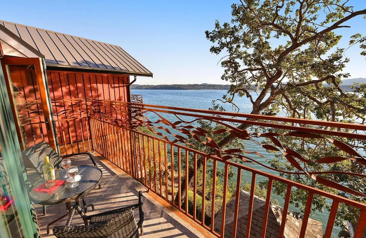 Salishan Tree House Suite Cowichan Bay Canada
