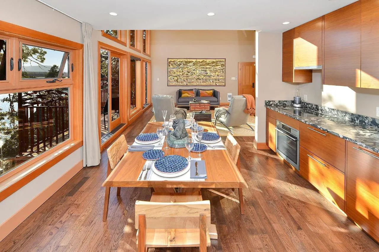 Salishan Tree House Suite Cowichan Bay 0*,