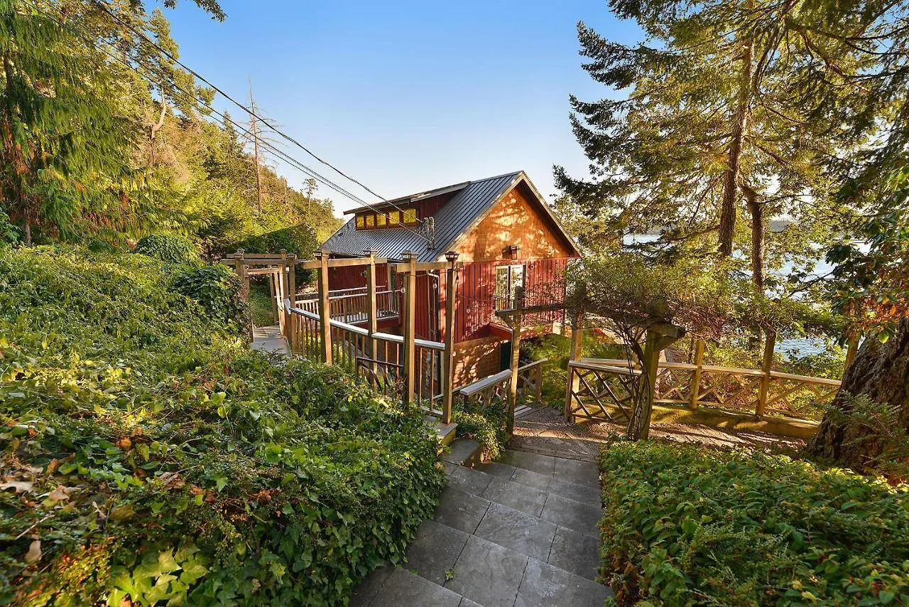 Salishan Tree House Suite Cowichan Bay