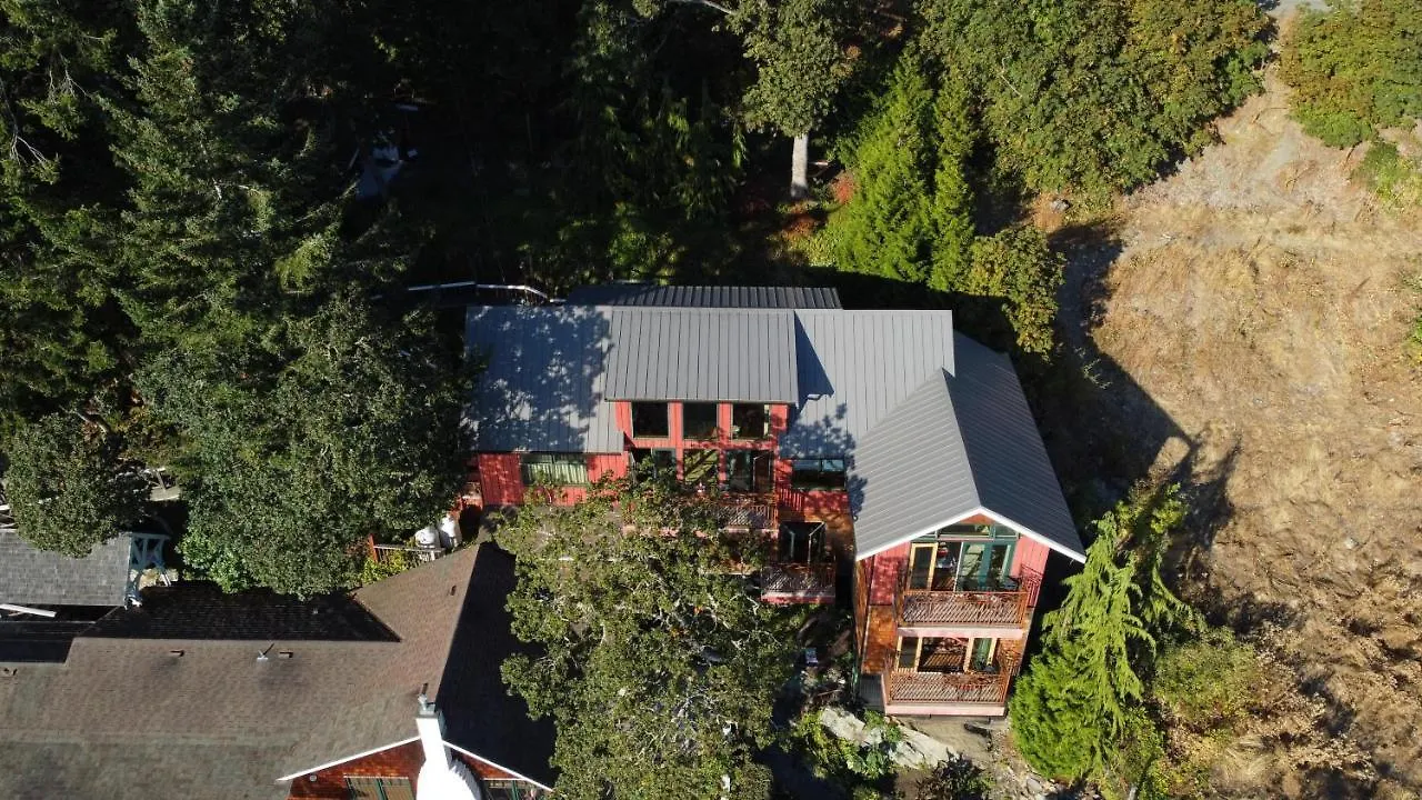 Salishan Tree House Suite Cowichan Bay Canada